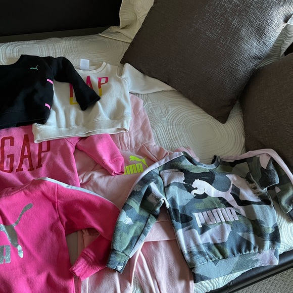 Huge lot of girls 2T clothing. All in excellent condition. PUMA GAP OLD NAVY Etc - Picture 3 of 3